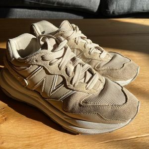 NEW BALANCE WOMEN'S 57/40 SNEAKERS IN CREAM